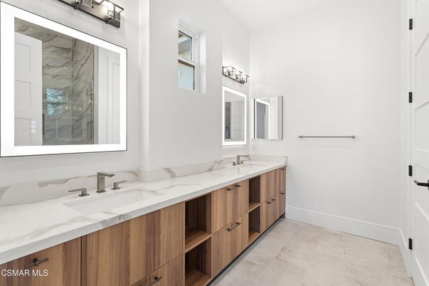 Bathroom, Dual Sink Vanities, Interior
