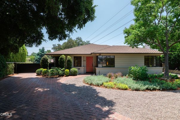 Backyard, Exterior, Facade, Ranch
