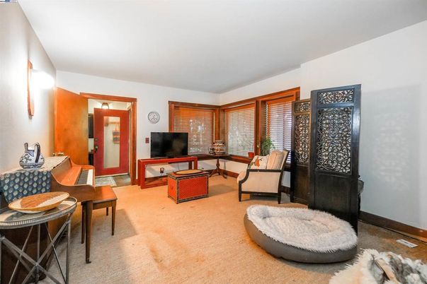 Interior, Living room, Piano