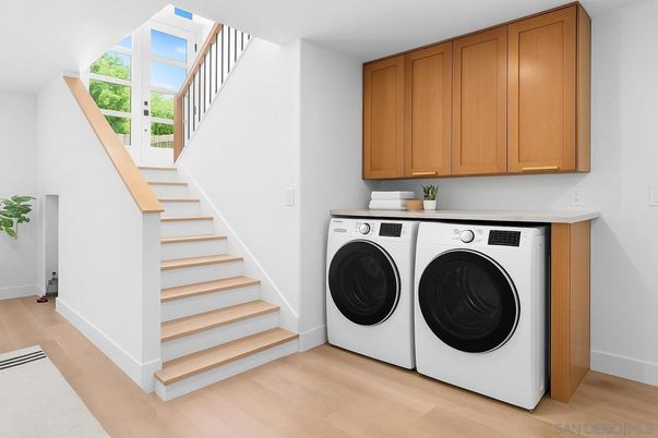 Interior, Washer, Wood Texture Flooring