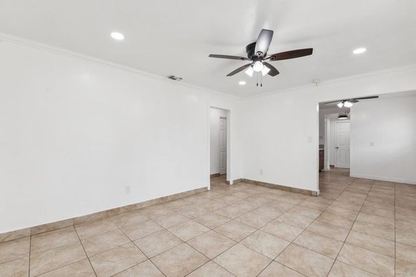Empty room, Interior, Recessed Lighting