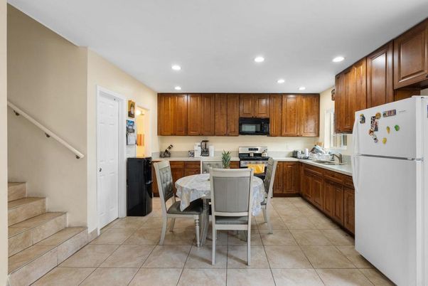 Dining room, Interior, Kitchen, Recessed Lighting