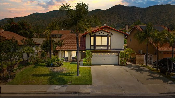 Attached, Exterior, Facade, Spanish Mediterranean