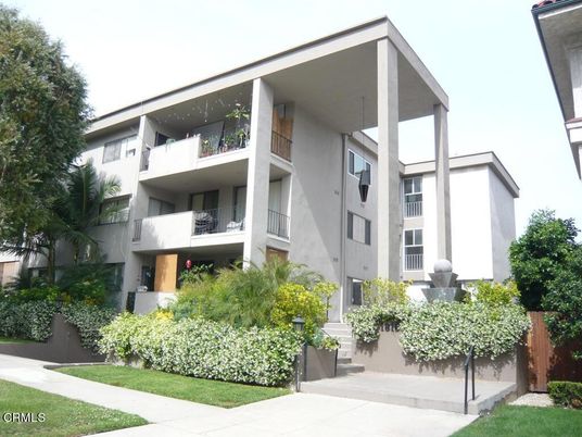 Exterior, Facade, Modern