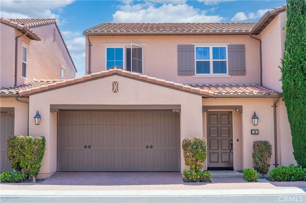 Attached, Exterior, Facade, Mediterranean
