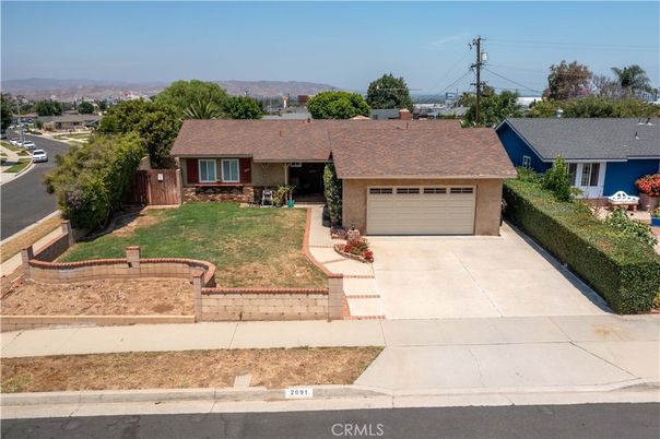 Attached, Exterior, Facade, Ranch