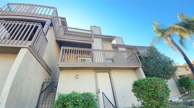 Exterior, Facade, Mediterranean