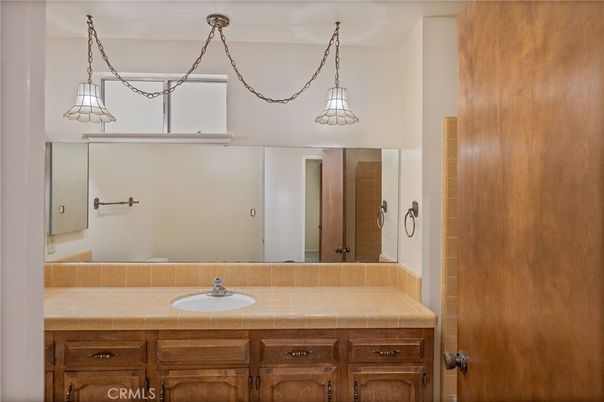 Bathroom, Interior, Pendant Lights, Tile Countertops