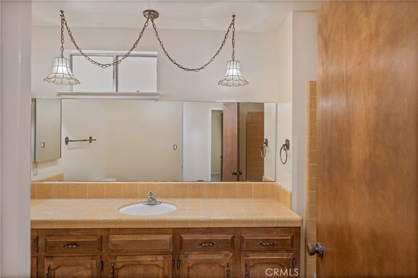 Bathroom, Interior, Pendant Lights, Tile Countertops