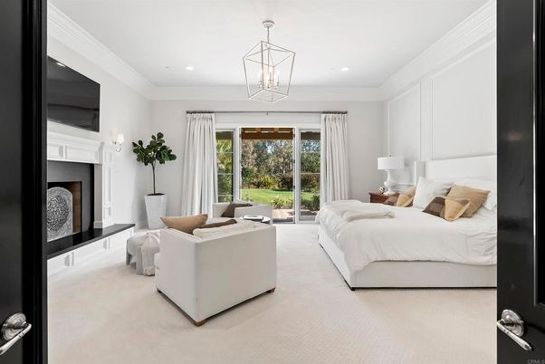 Bedroom, Fireplace, Interior, Pendant Lights, Recessed Lighting