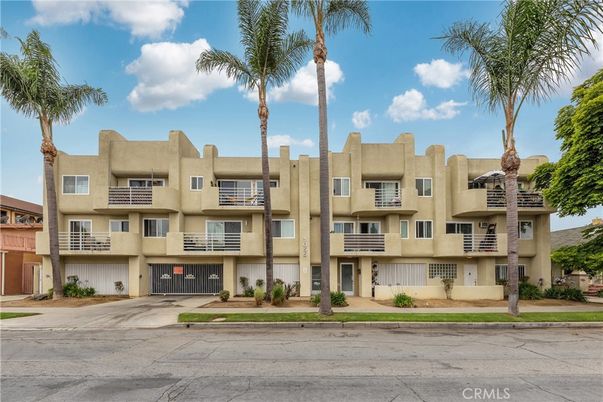 Exterior, Facade, Condo Building