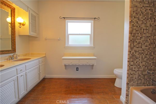 Bathroom, Dual Sink Vanities, Interior, Wood Texture Flooring
