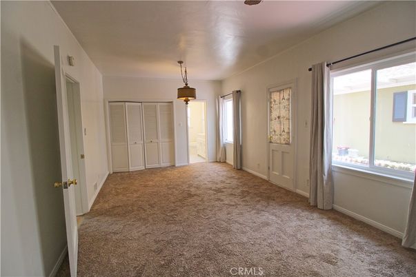 Empty room, Interior, Pendant Lights