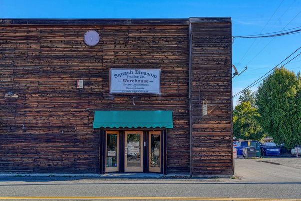 Exterior, Facade, None
