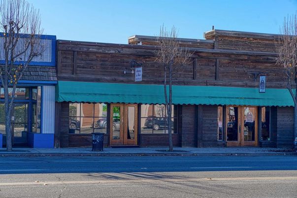 Exterior, Facade, Modern