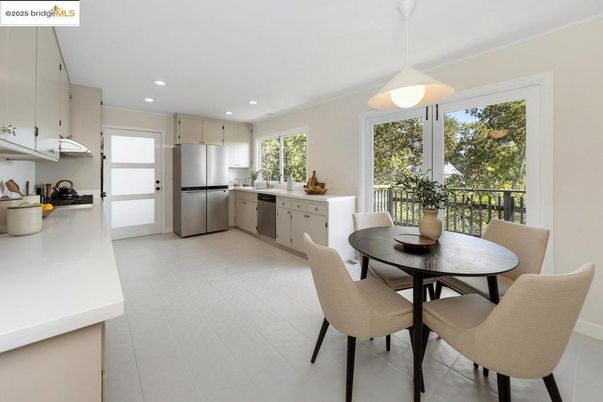 Dining room, Interior, Kitchen, Pendant Lights, Recessed Lighting, Stainless Steel Appliances