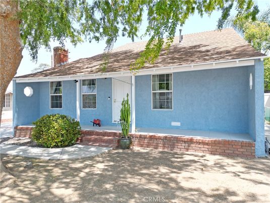 Exterior, Facade, Ranch