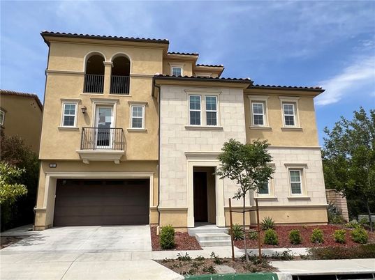 Attached, Exterior, Facade, Mediterranean