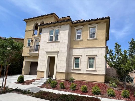 Attached, Exterior, Facade, Mediterranean