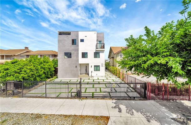 Backyard, Exterior, Facade, Modern