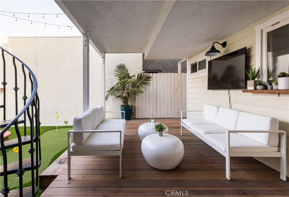 Exterior, Wood Texture Flooring