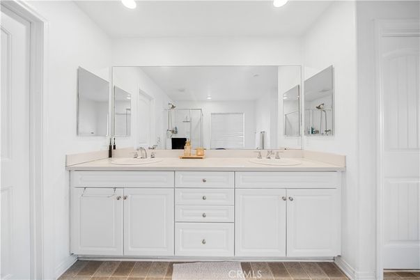 Bathroom, Dual Sink Vanities, Interior, Recessed Lighting