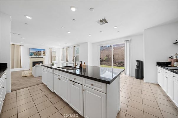 Fireplace, Interior, Kitchen, Recessed Lighting