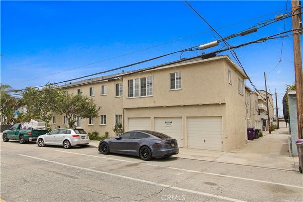 Attached, Exterior, Facade, Rowhouse