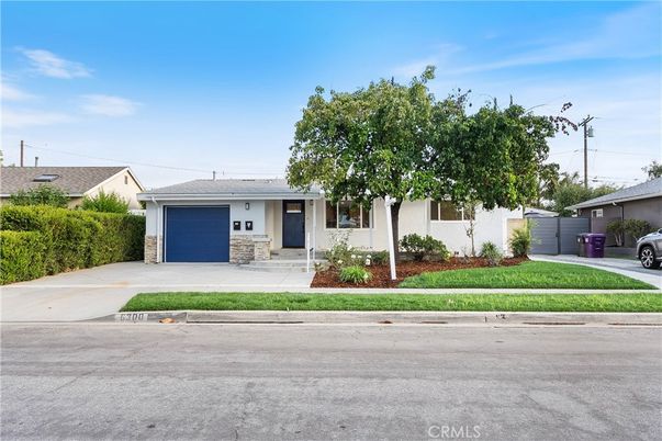 Attached, Exterior, Facade, Ranch