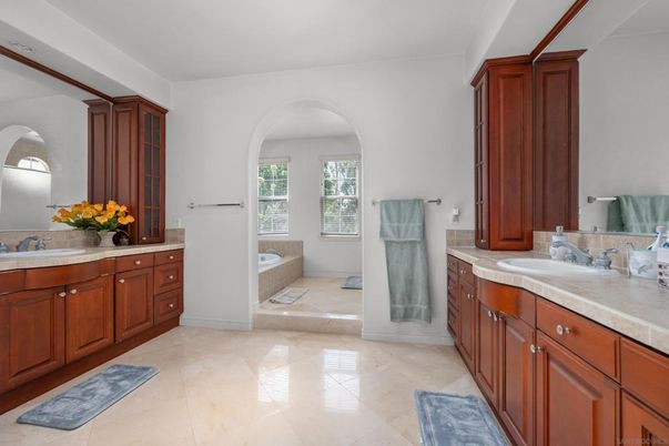 Bathroom, Dual Sink Vanities, Interior