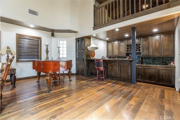 Interior, Piano, Recessed Lighting, Wood Texture Flooring