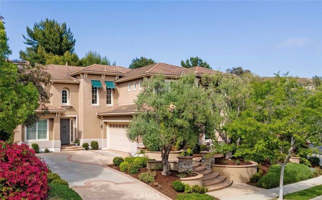 Attached, Exterior, Facade, Mediterranean