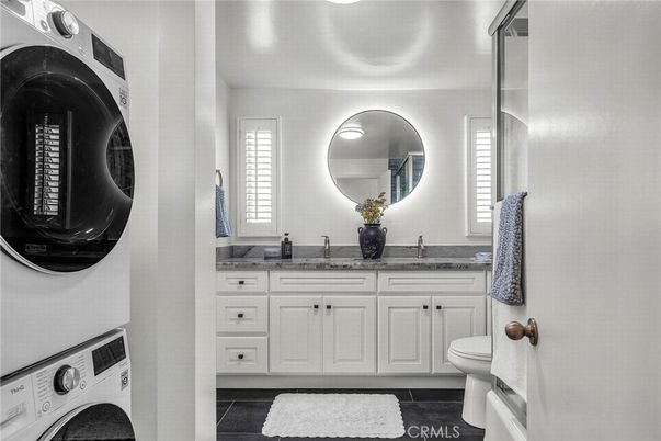 Bathroom, Dual Sink Vanities, Interior, Washer