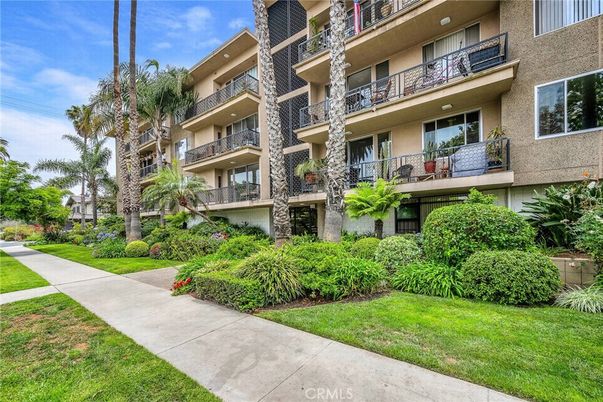 Backyard, Exterior, Facade, Condo Building