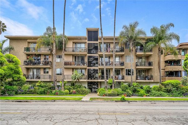 Exterior, Facade, Condo Building