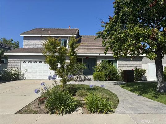 Attached, Exterior, Facade, Mediterranean