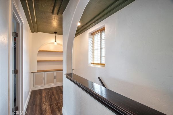 Interior, Pendant Lights, Wood Texture Flooring