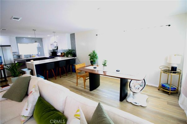 Dining room, Interior, Kitchen, Pendant Lights, Recessed Lighting, Wood Texture Flooring