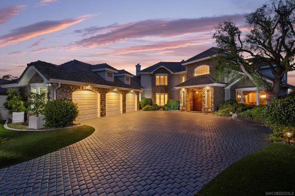 Attached, Exterior, Facade, Mediterranean