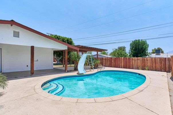 Exterior, Playground, Pool