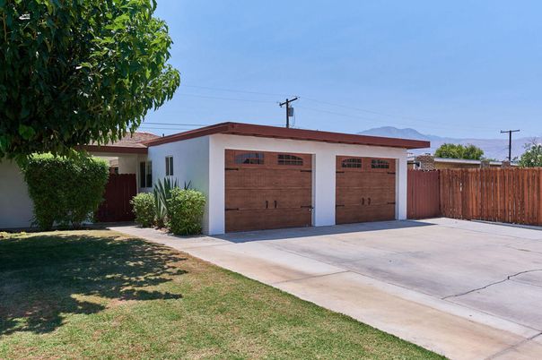 Detached Garage, Exterior