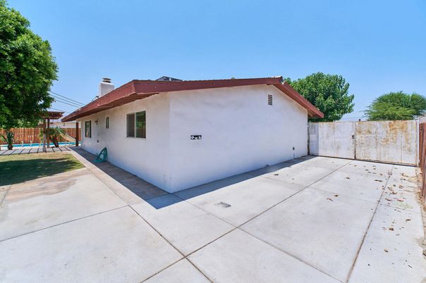 Detached Garage, Exterior