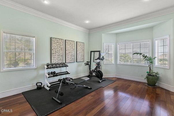 Fitness Equipment, Interior, Recessed Lighting, Wood Texture Flooring