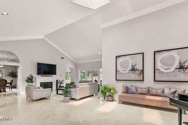 Fireplace, Interior, Living room, Piano, Recessed Lighting
