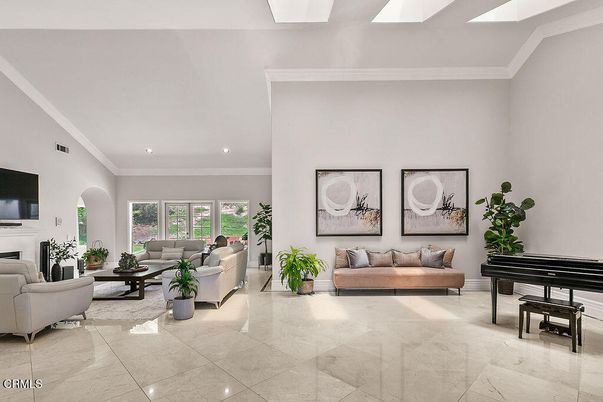 Fireplace, Interior, Living room, Piano, Recessed Lighting