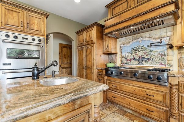 Interior, Kitchen, Piano, Recessed Lighting, Stainless Steel Appliances