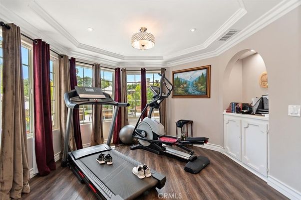 Fitness Equipment, Interior, Recessed Lighting, Wood Texture Flooring