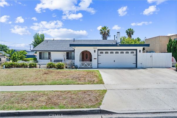 Attached, Exterior, Facade, Ranch