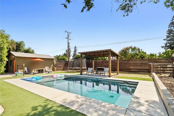 Exterior, Pool