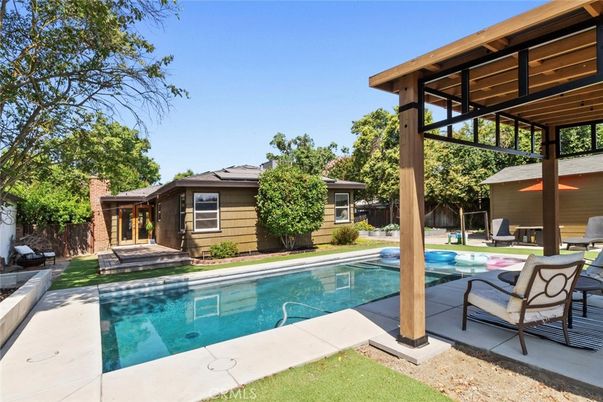 Exterior, Pool